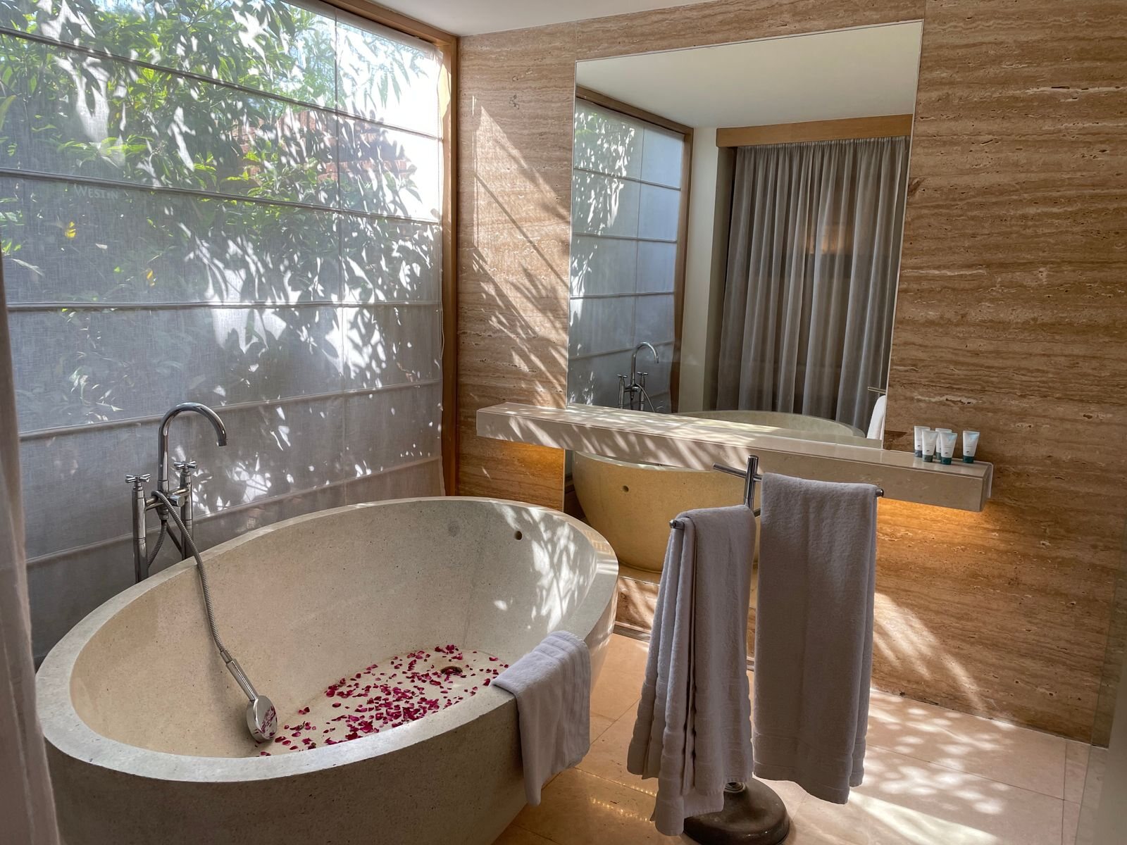 Stone bath in the Cliffside Suite